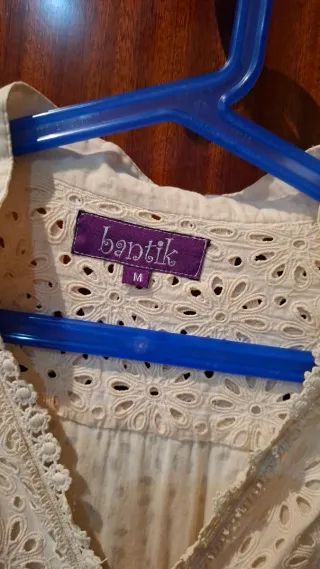 Vestido beige calado. Marca Bantik. Talla M