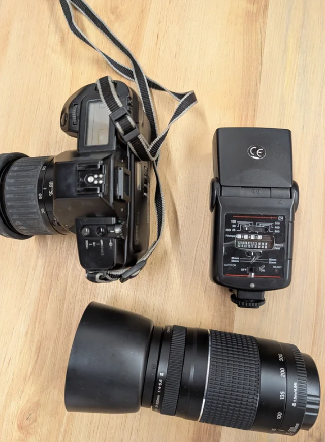 Canon EOS 630 + Flash + 2objetivos