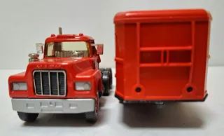 Camión Mack R 600 1/50 Sólido