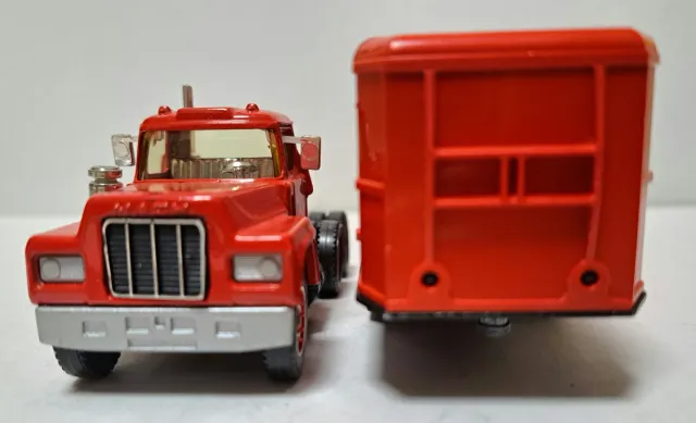 Camión Mack R 600 1/50 Sólido