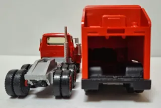 Camión Mack R 600 1/50 Sólido