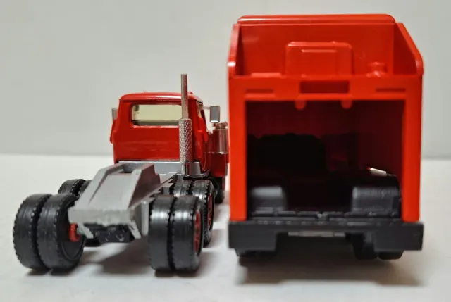 Camión Mack R 600 1/50 Sólido