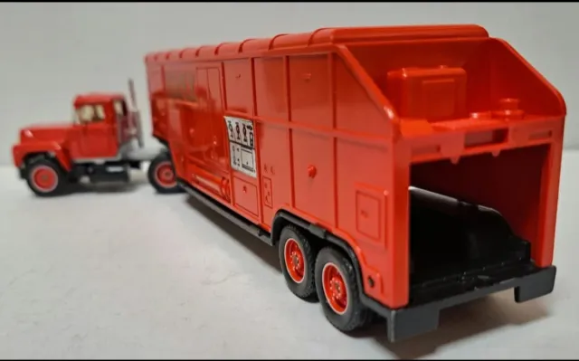 Camión Mack R 600 1/50 Sólido