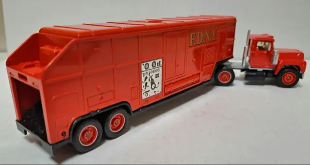 Camión Mack R 600 1/50 Sólido