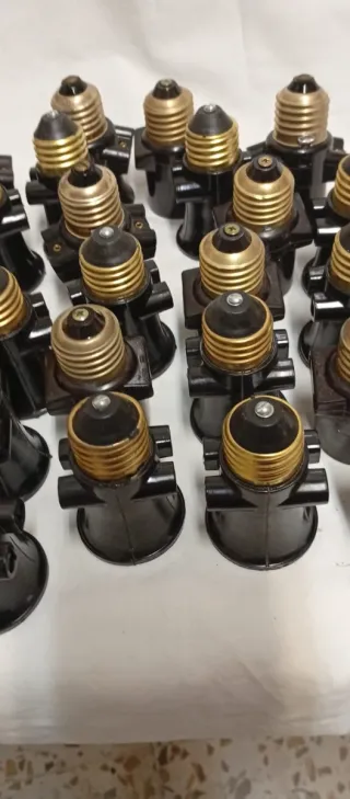 Lote 29 casquillos bombillas para alumbrado