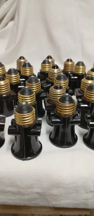 Lote 29 casquillos bombillas para alumbrado