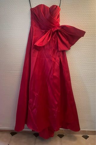 Vestido rojo largo con lazo
