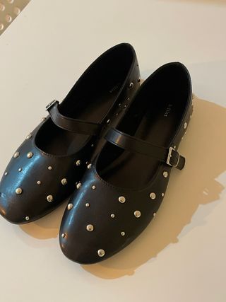 Manoletinas negras con tachuelas