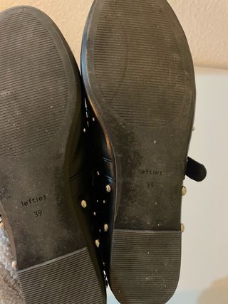 Manoletinas negras con tachuelas