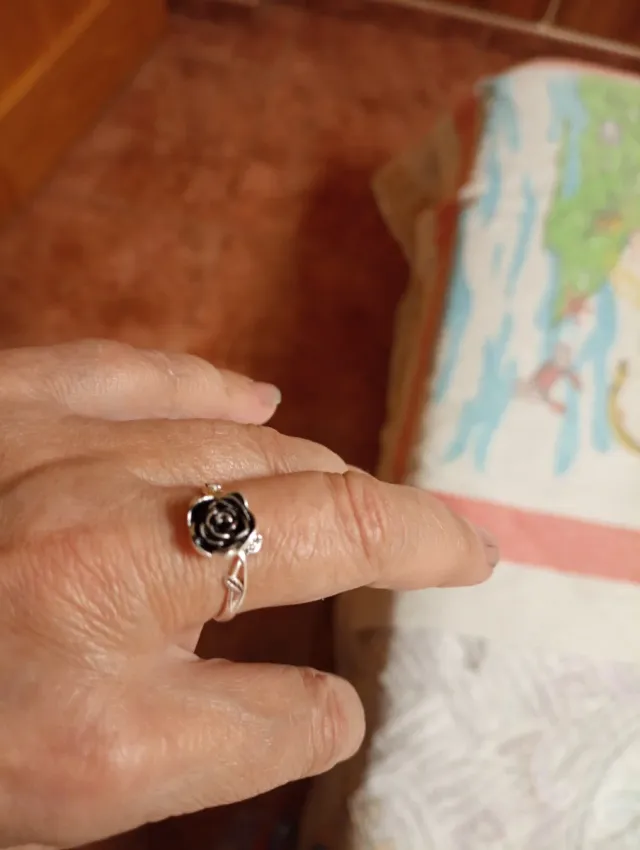 Sortija plata vieja rosa negra