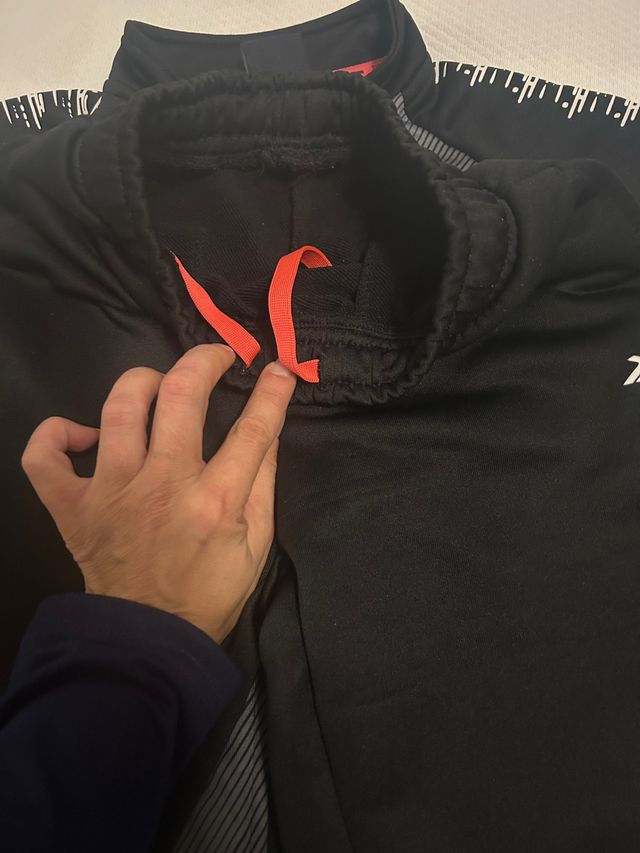 Tuta da ginnastica nera e grigia e bianca per bambini