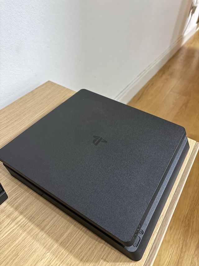 PS4 Slim + Farcry Primal