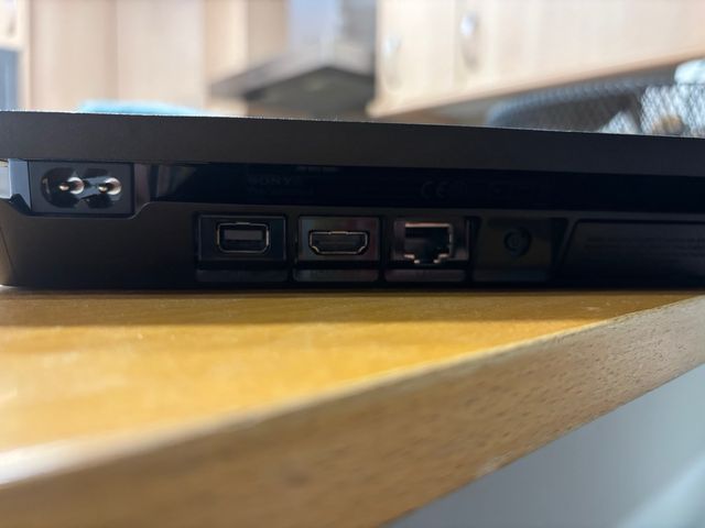 PS4 Slim + Farcry Primal