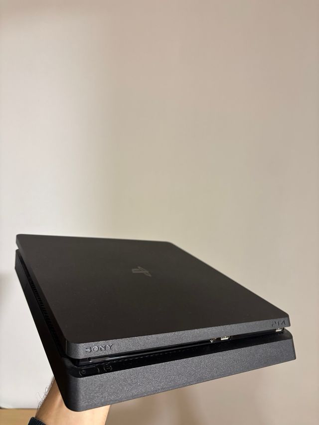 PS4 Slim + Farcry Primal