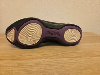 Zapatillas Reebok Easy Tone Negras y Moradas