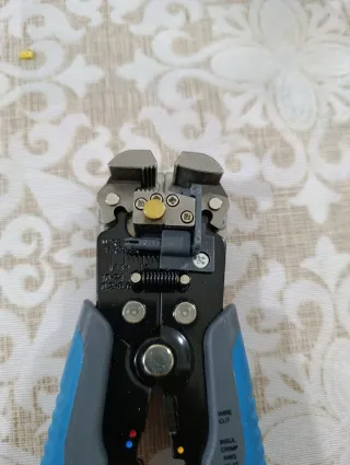 Pinza spelafili e crimpatrice