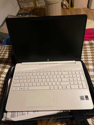 Portátil HP Nuevo, viene con funda