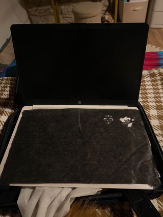 Portátil HP Nuevo, viene con funda