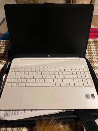 Portátil HP Nuevo, viene con funda