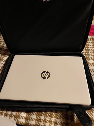 Portátil HP Nuevo, viene con funda