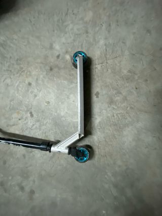 Patinete freestyle blanco y azul