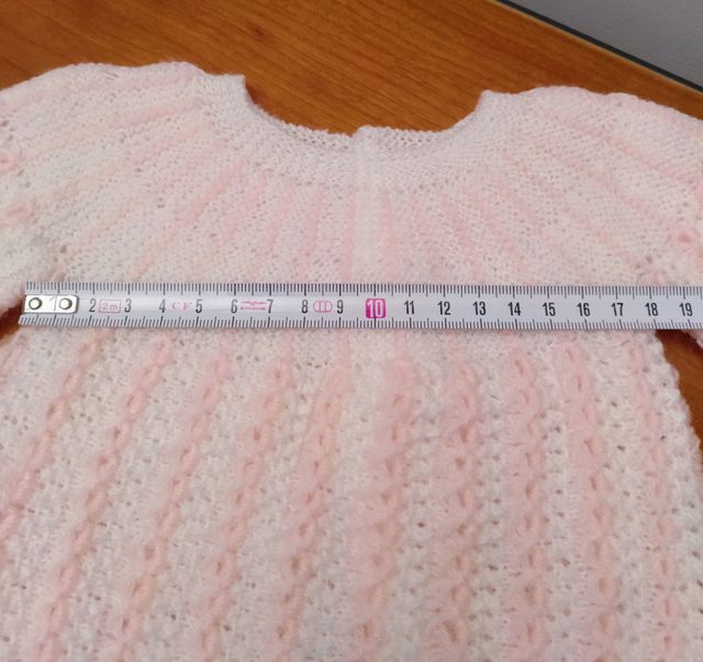 Jersey punto bebé hecho a mano rosa