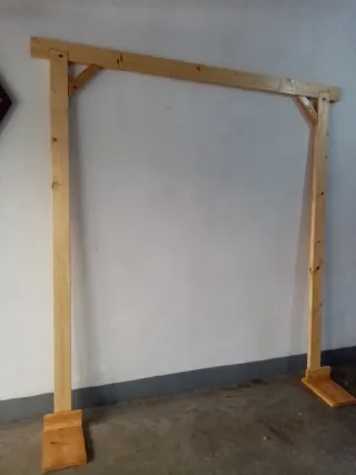 Arco de boda de madera