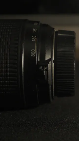 Lente Tamron 70-300mm Macro Zoom