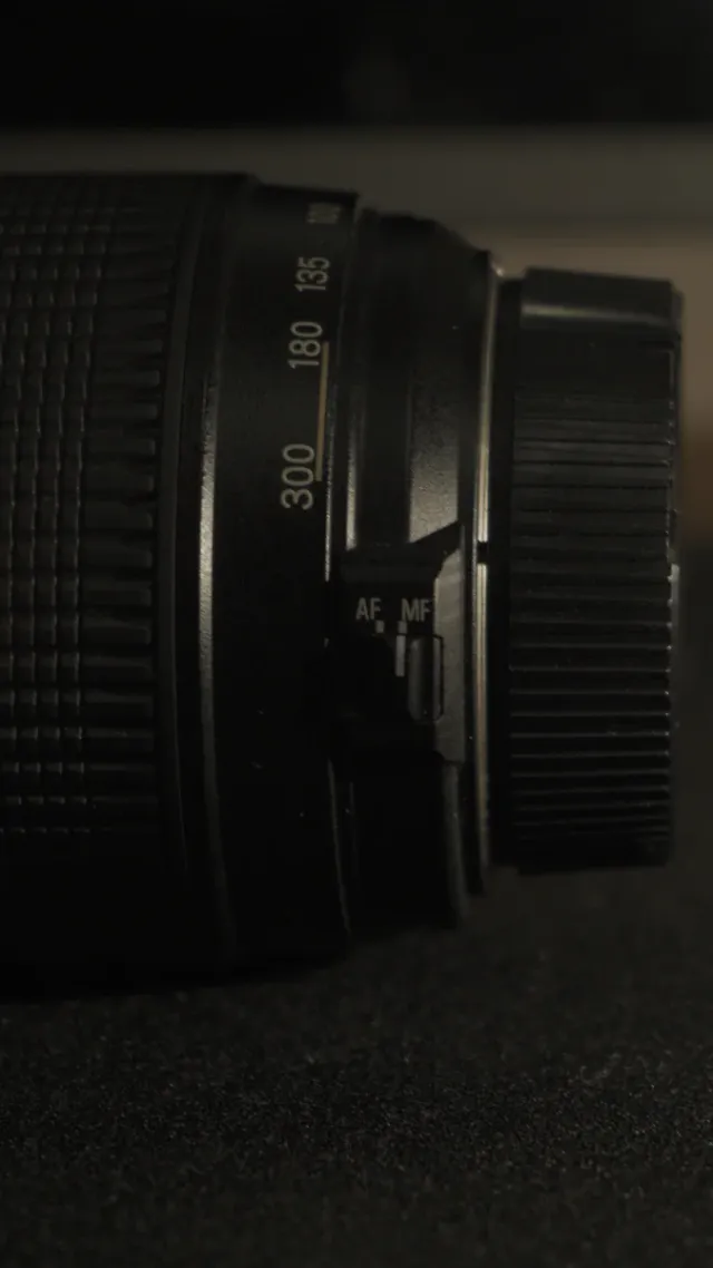 Lente Tamron 70-300mm Macro Zoom