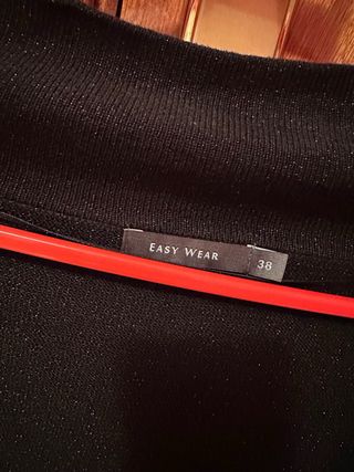 Chaqueta torera negra con brillito.  Easy Wear.