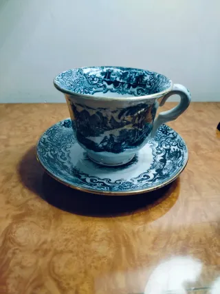 Taza y plato Cartuja de Sevilla con filo dorado