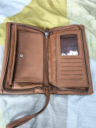 Cartera de mano marrón