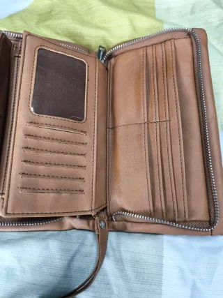 Cartera de mano marrón