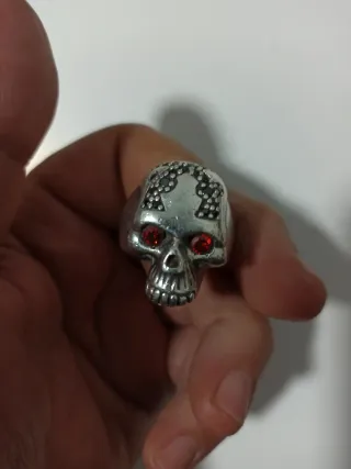 Anillo Calavera Plata Ley Ojos Rojos talla 25 mm 