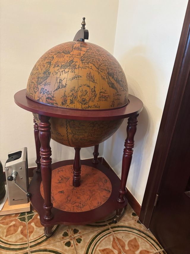 Bar Globo Terráqueo Licorero