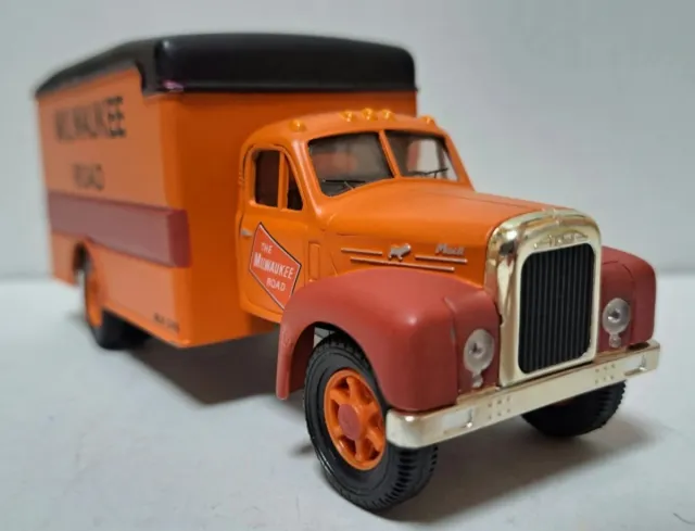 Camión Corgi 1/50 Milwaukee Road