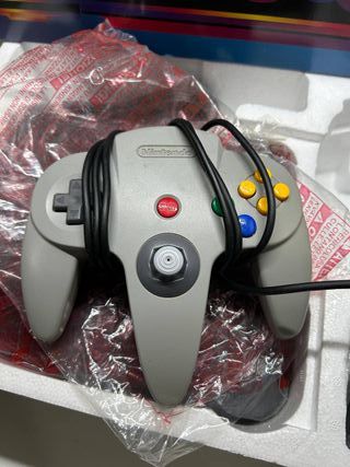 Nintendo 64 giapponese in scatola (NTSC J)