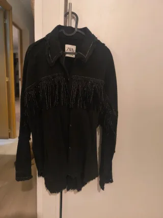 Chaqueta Zara negra flecos M con botones