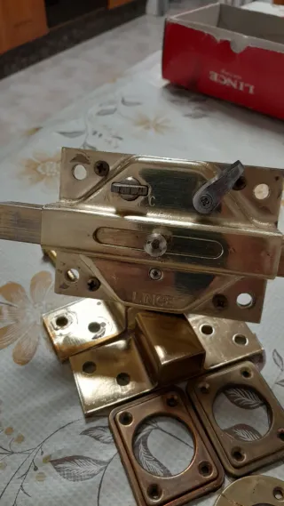 Cerrojo de puerta LINCE