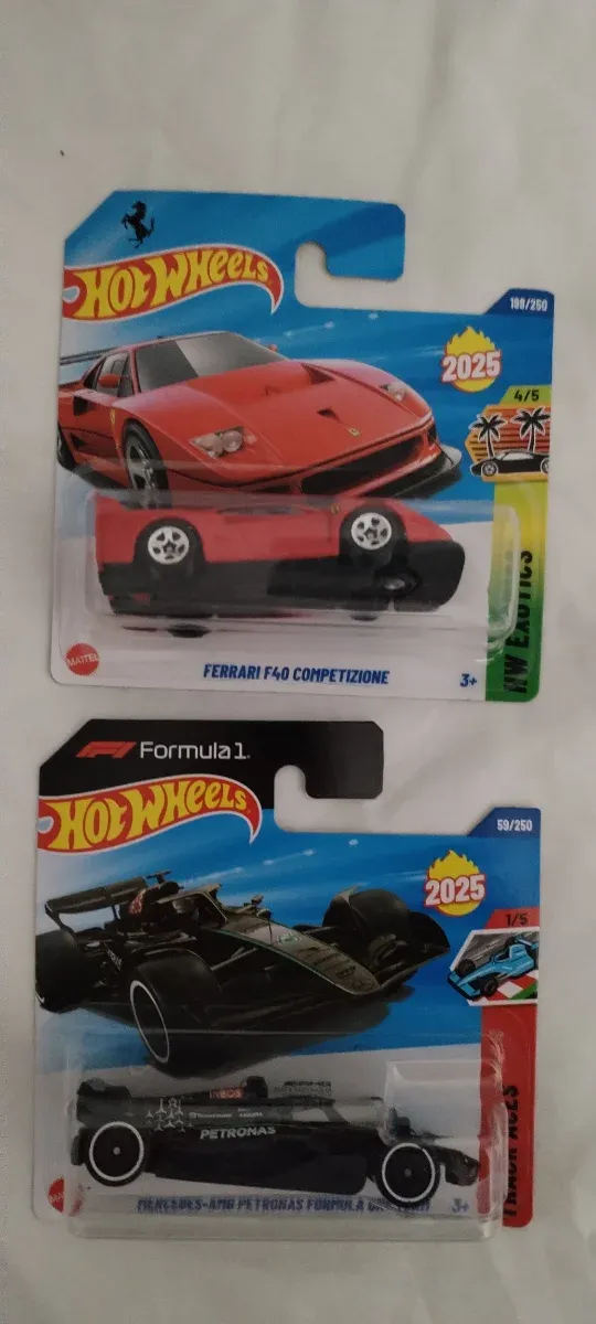 Hot Wheels Ferrari F40 Competizione e Mercedes