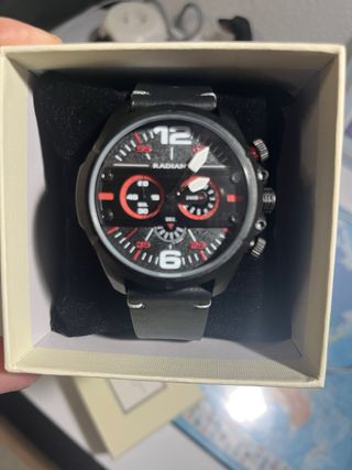NO USADO NUNCA.Reloj Radiant Analógico Negro/Rojo