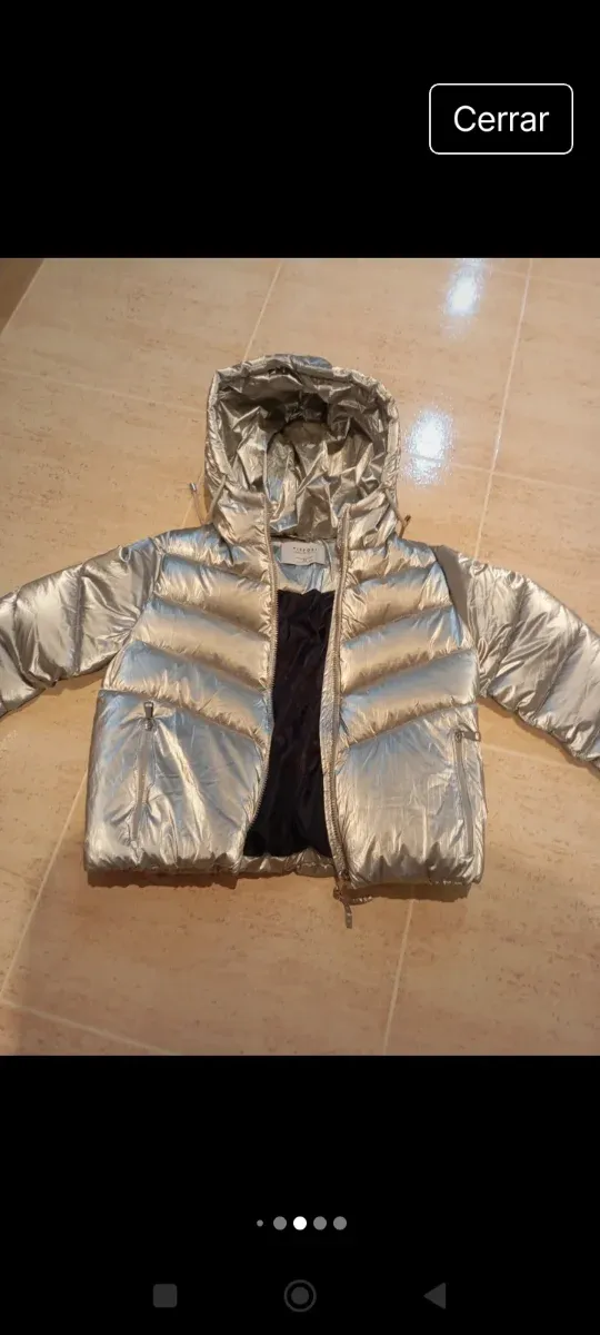 Cazadora plateada acolchada capucha