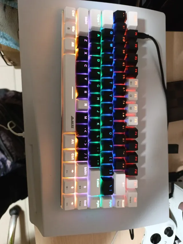 Teclado Gaming AVAZZ Negro y Blanco