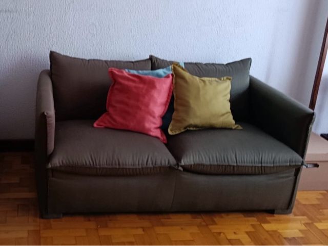 Sofá de 2 plazas marrón