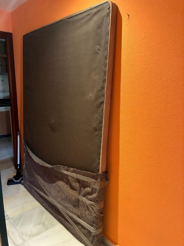 Somier tapizado marrón