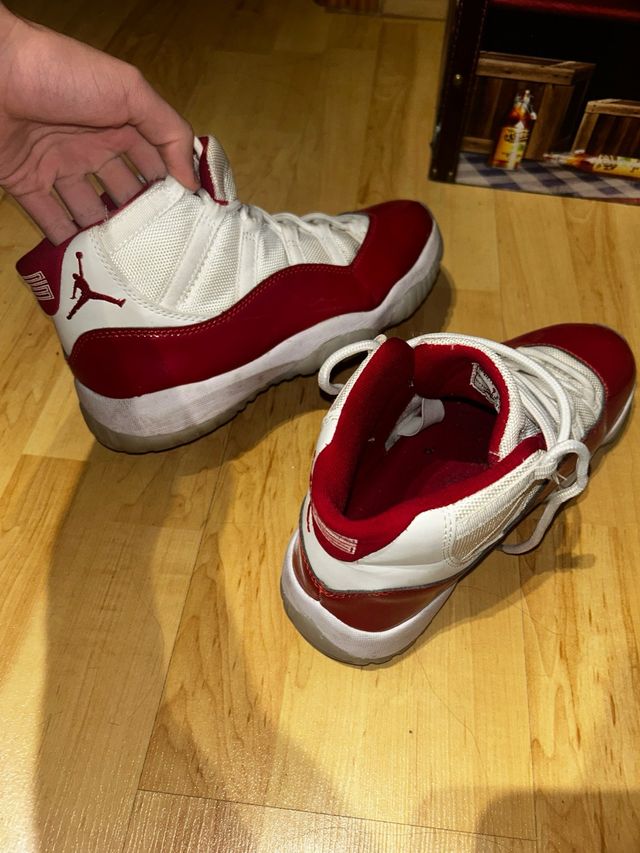 Jordan 11 Cherry Rojo Blanco