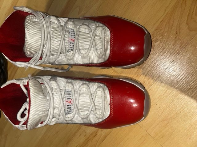 Jordan 11 Cherry Rojo Blanco