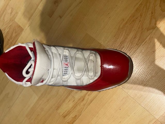 Jordan 11 Cherry Rojo Blanco