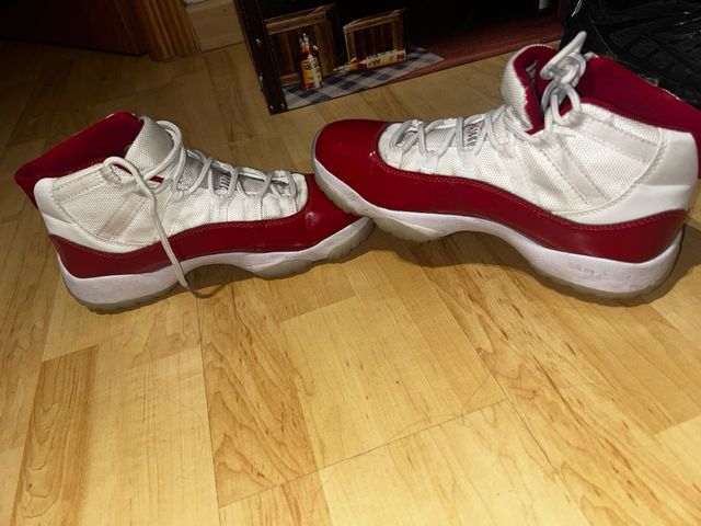 Jordan 11 Cherry Rojo Blanco