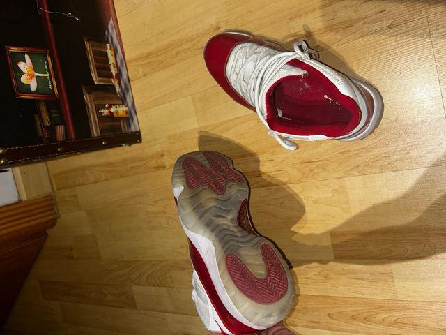 Jordan 11 Cherry Rojo Blanco